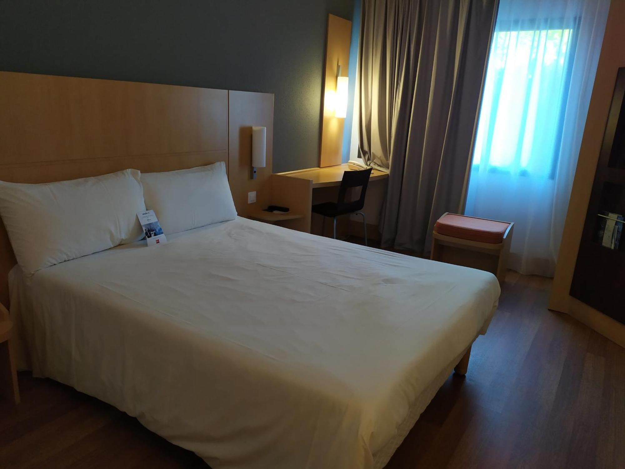 Ibis Girona Hotel Exterior photo